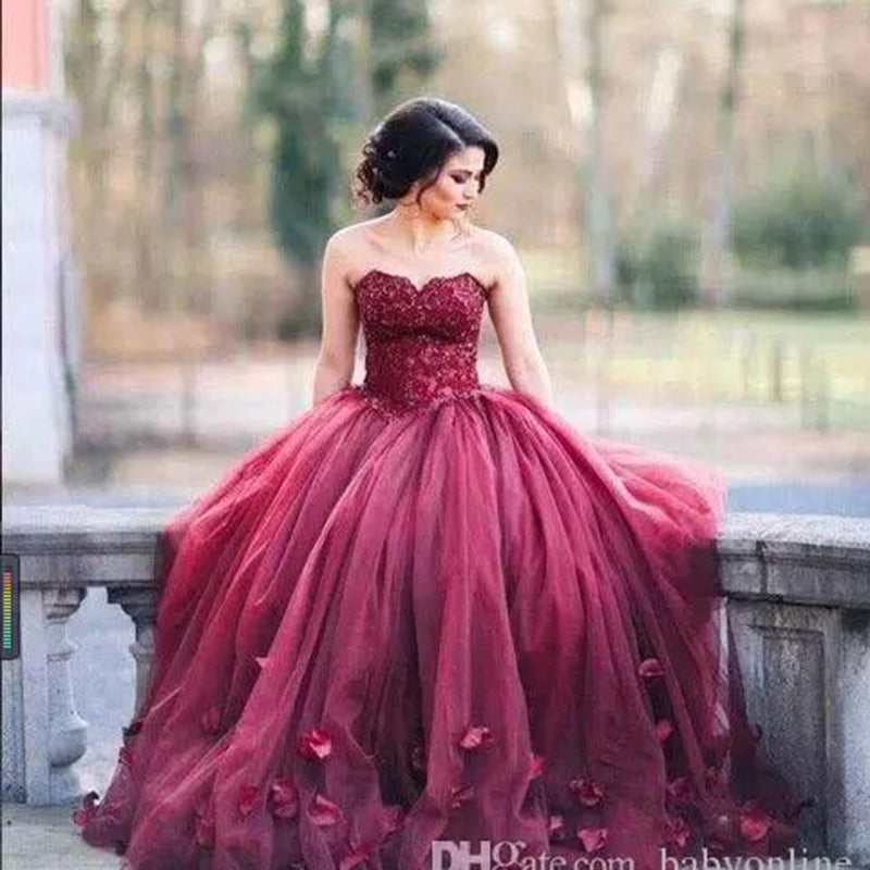 white christmas dresses Delicate Burgundy Quinceanera Dresses Cap Sleeve Lace Appliques Tulle Puffy Ball Gown 2018 Sweet 16 Dress main image 1