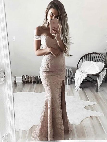Vestido de fiesta largo de sirena con encaje y hombros descubiertos color champán 2020