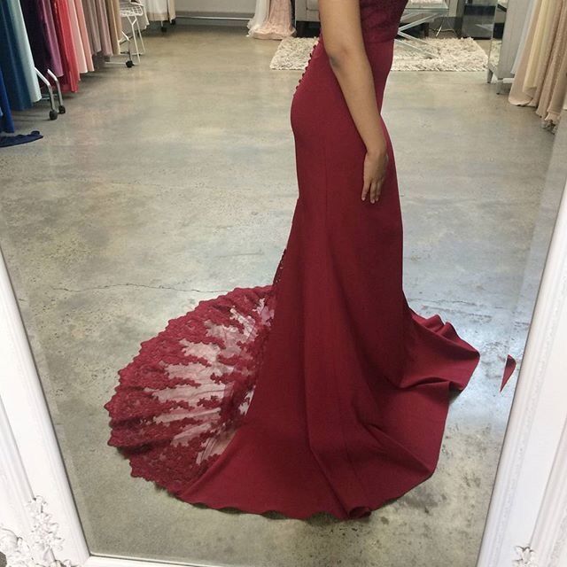 Elegant Off the Shoulder Burgundy Lace Mermaid Evening Dress Long women Bridesmaid gown with Train
