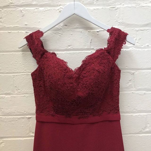 Elegant Off the Shoulder Burgundy Lace Mermaid Evening Dress Long women Bridesmaid gown with Train