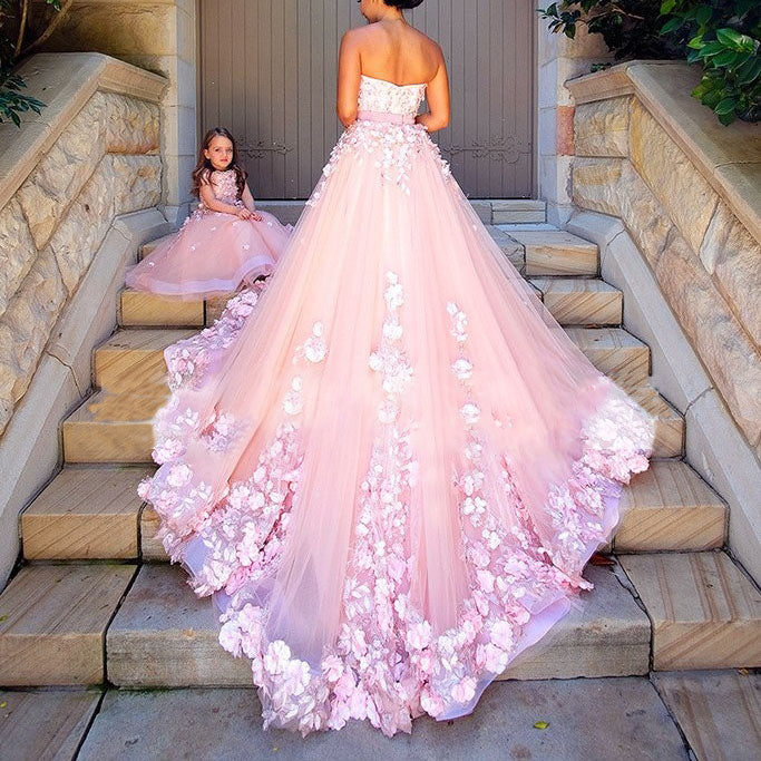 Dreamy Pink Flower Wedding Dresses Lace Appliques Sweetheart Empire Waist Maternity Bridal Gown