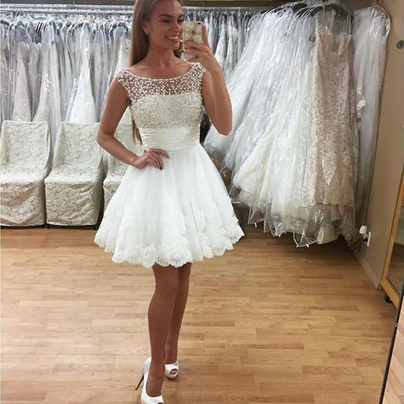 Fabuloso vestido de fiesta blanco corto de encaje con perlas para la fiesta de bienvenida 