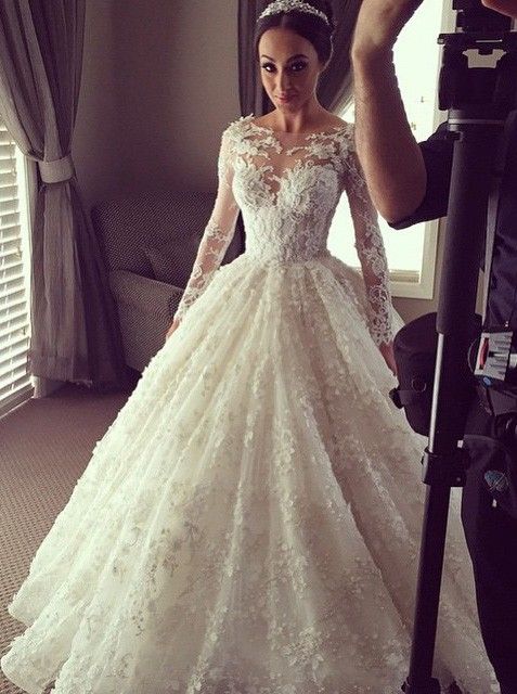 Luxury Lace Ball Gown Wedding Dress Vintage Bridal Gown with Long Sleeves WD301
