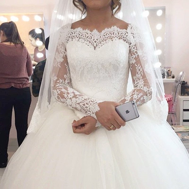 Romantic Lace Vintage Bridal dresses Ball Gown with Long Sleeves WD665