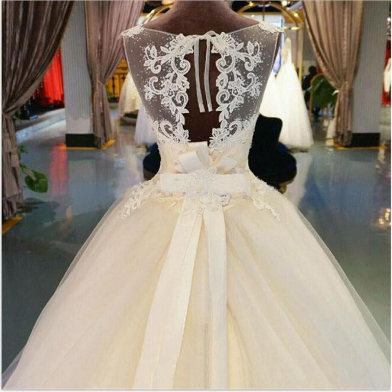 Luxury Country Train Scoop Neck Lace Appliqued Ball Gown Bridal Dress Princess Wedding Dress with Belt