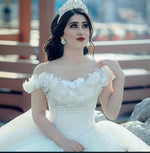 Amazing Off the Shoulder Ivory Wedding dresses With Handmade Flowers Princess Ball Gown Bridal Dresses